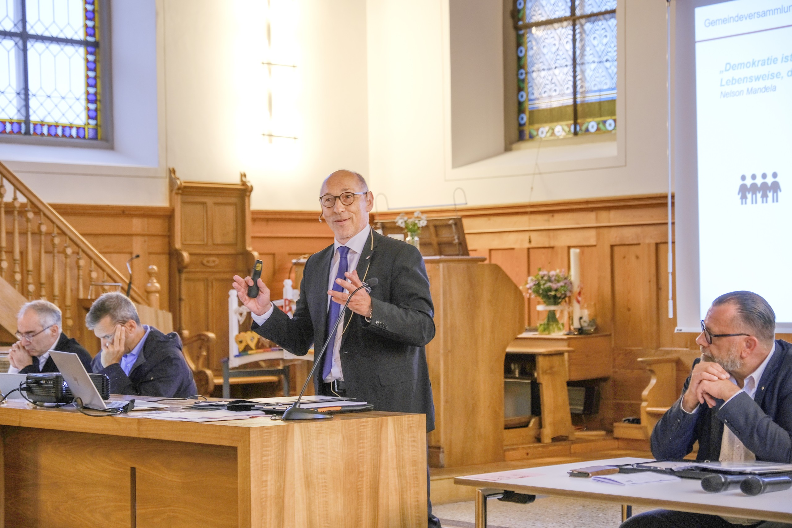 Der Roggwiler Gemeindepräsident Urs Koller stellte den anwesenden Stimmberechtigten die nächsten Schritte für die Zentrumsplanung vor.