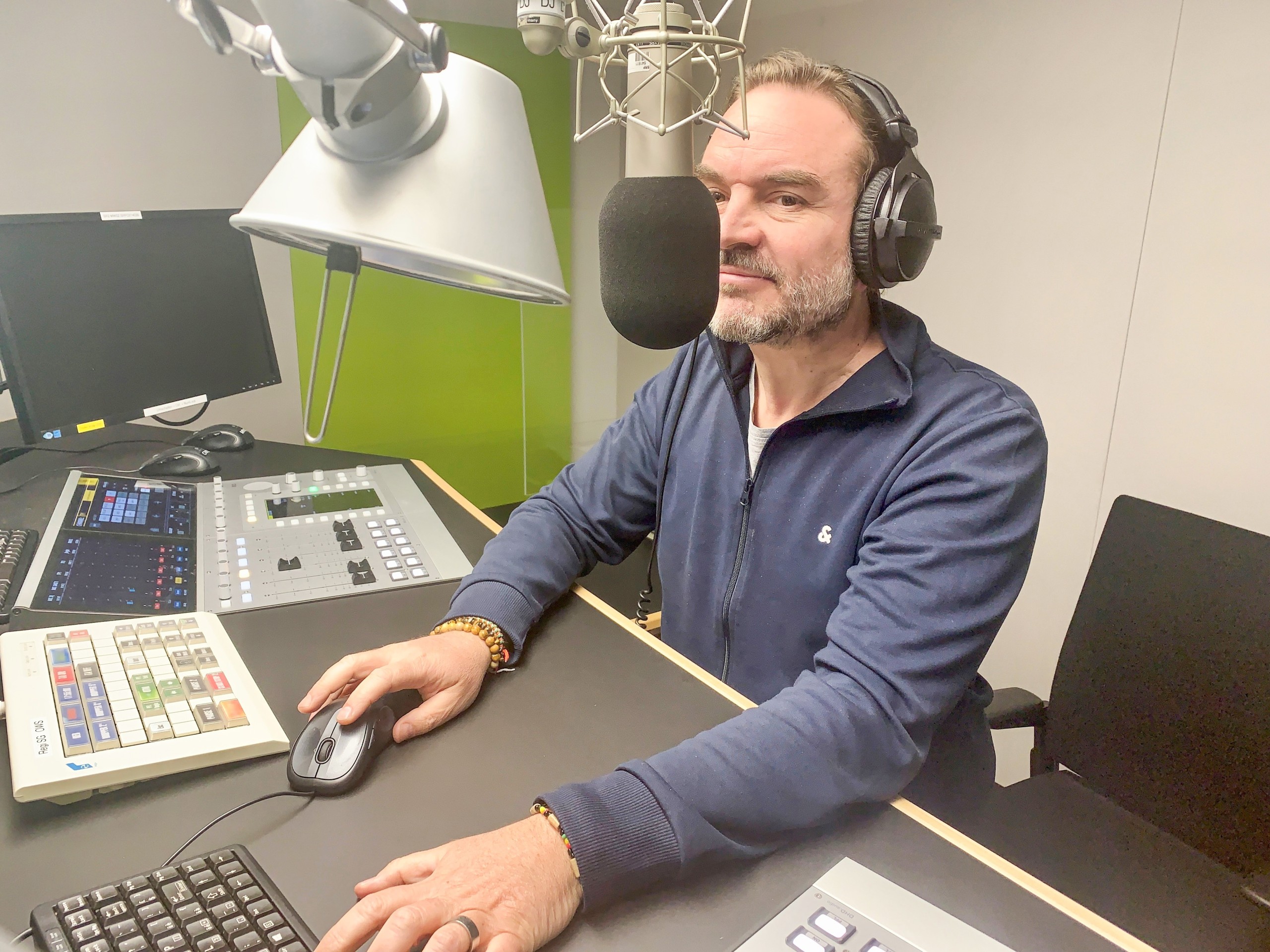 Einen «normalen» Arbeitstag gibt es für den Radiomoderator nur selten. «Man weiss nie, was auf einen zukommt.»
