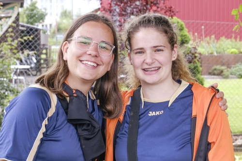 Manuela Weber (l.), Laura Holenstein (r.), Eschenz, 16, Athletinnen
