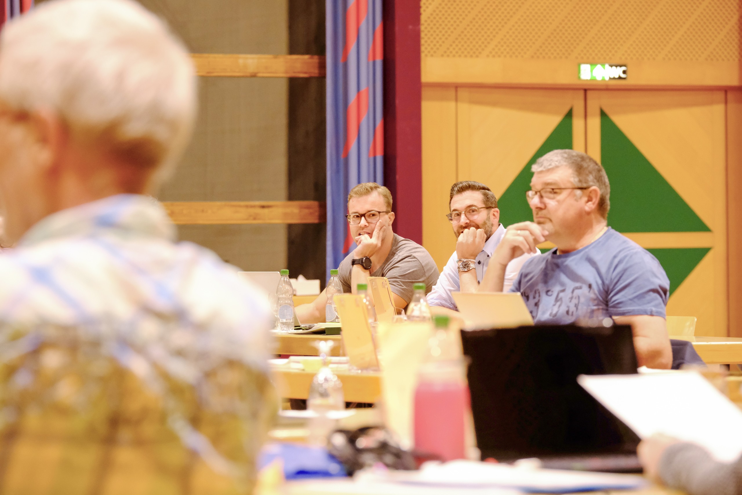 Reto Neuber (2 v. l., Jahrgang 1993) ist ledig und Fraktionspräsident der Mitte.