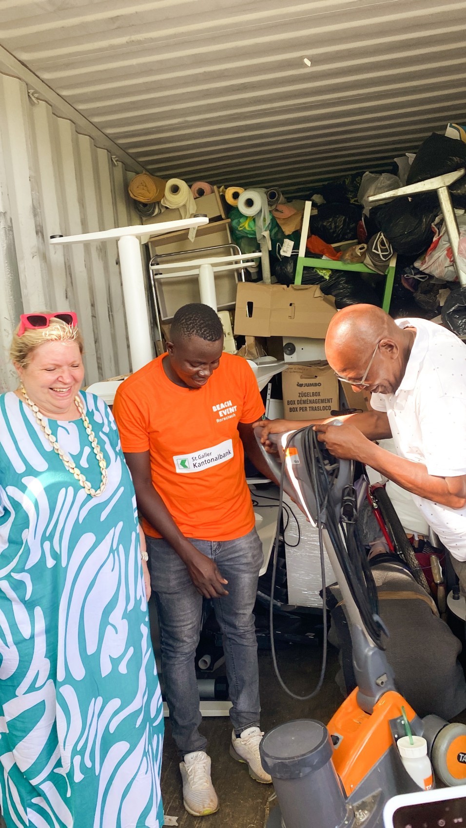 Die schiere Masse des Inhalts überwältigt Barbara Fuhrer und ihre Gemeinschaft.