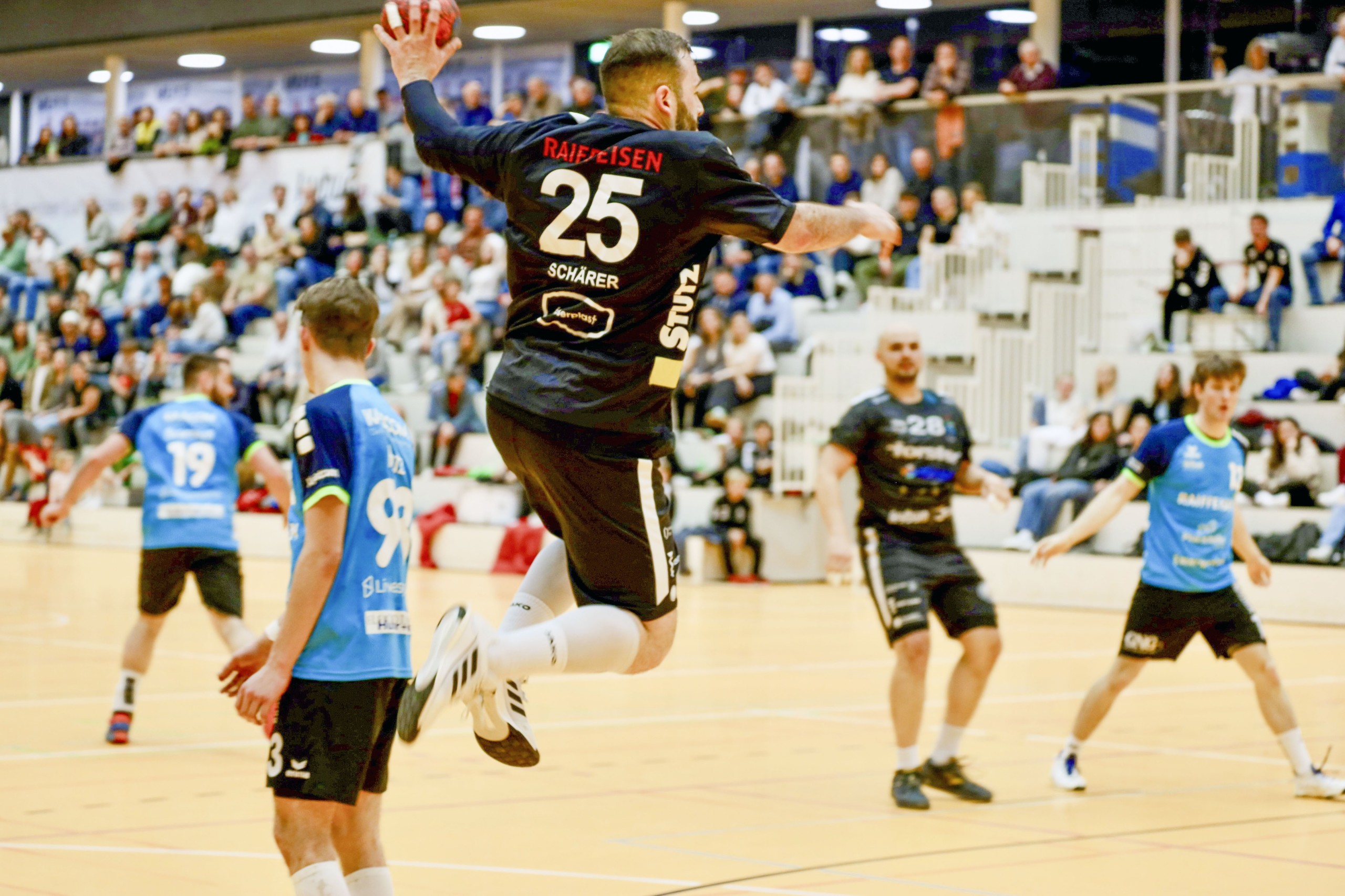 Arbons Captain Tim Schärer beim Abschluss. Die HCA Herren gehen ab morgen wieder auf Punktejagd.