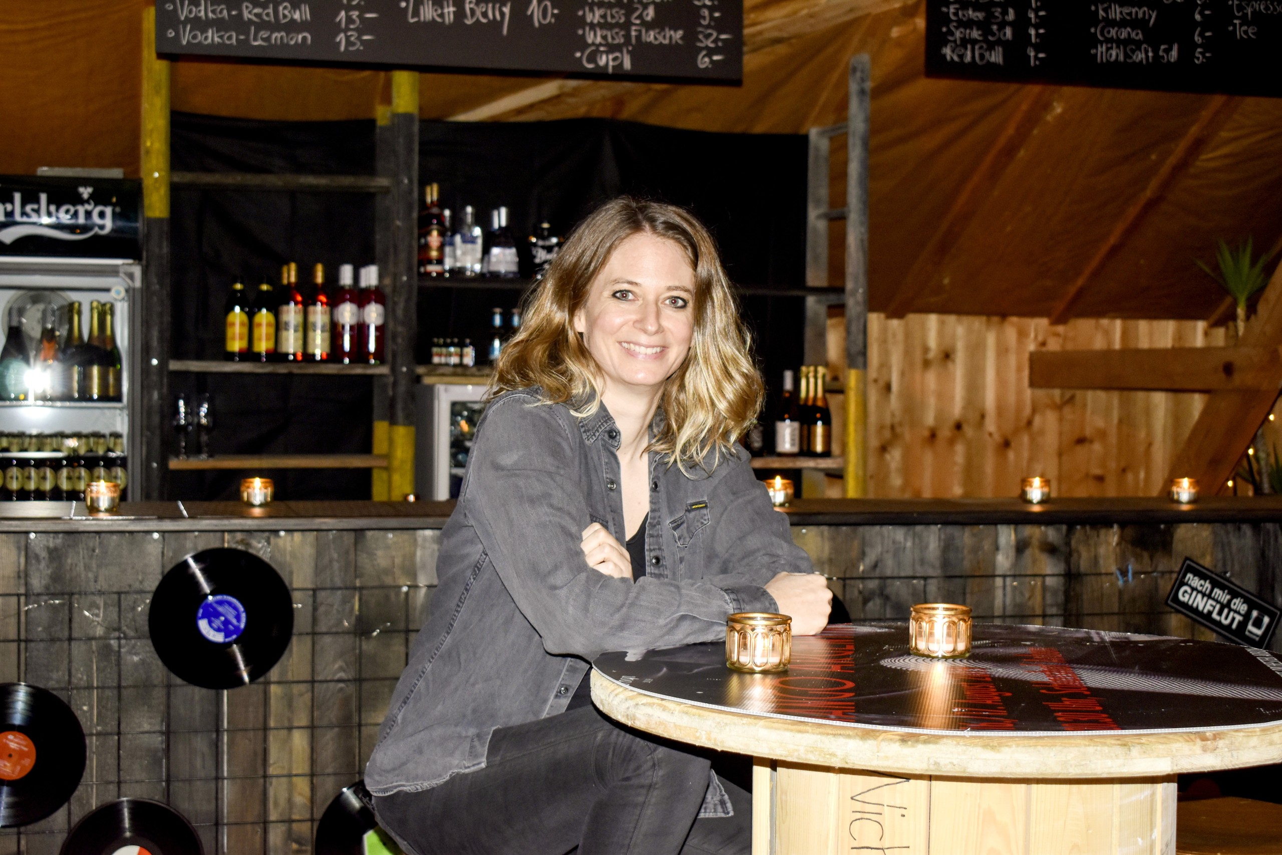 Eva Gschwend in der umgebauten Scheune in Winden, die nun «Jam’s» heisst.