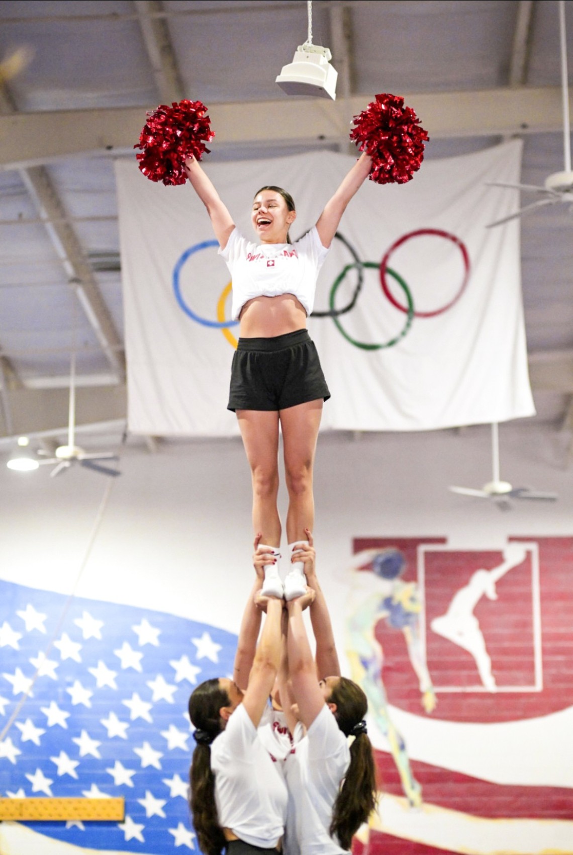 Gillian Suhner hat es mit dem Schweizer Nationalteam geschafft, bei der Weltmeisterschaft in den Usa Silber zu gewinnen.